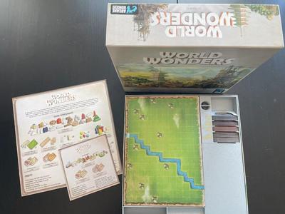 World Wonders Insert with Mundo Wonders Pack