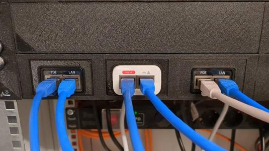 Modular ESRack Unifi PoE module housing
