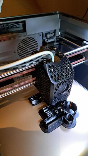 Lightend hotend cover with diamond pattern