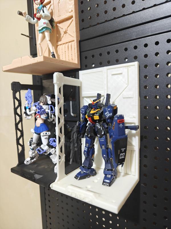 Pegboard Gundam Base 1/144