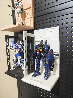 Pegboard Gundam Base 1/144