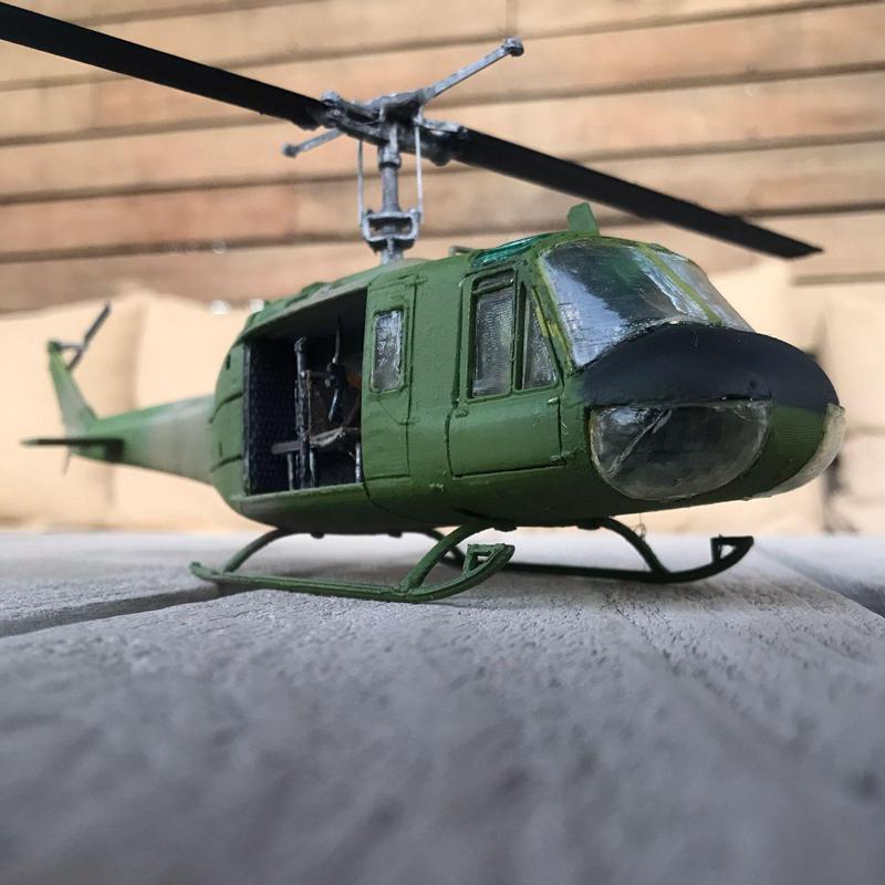 HUEY UH1H HELICOPTER - Scale 1/48 Assembly Kit