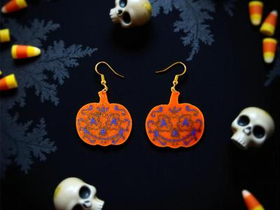 A strange pumpkin earrings