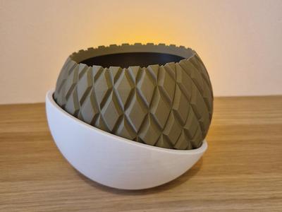 round vase with dish 