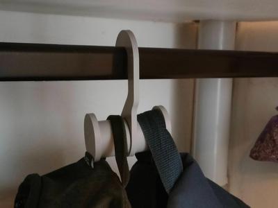 Backpack hook for closet (no glue, no screw)