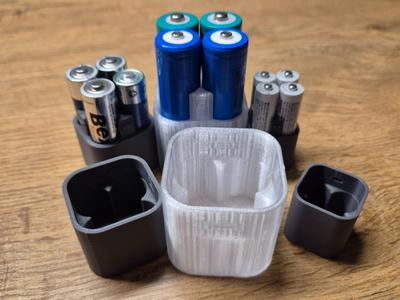 Case for 4 AAA, AA or 18650 batteries