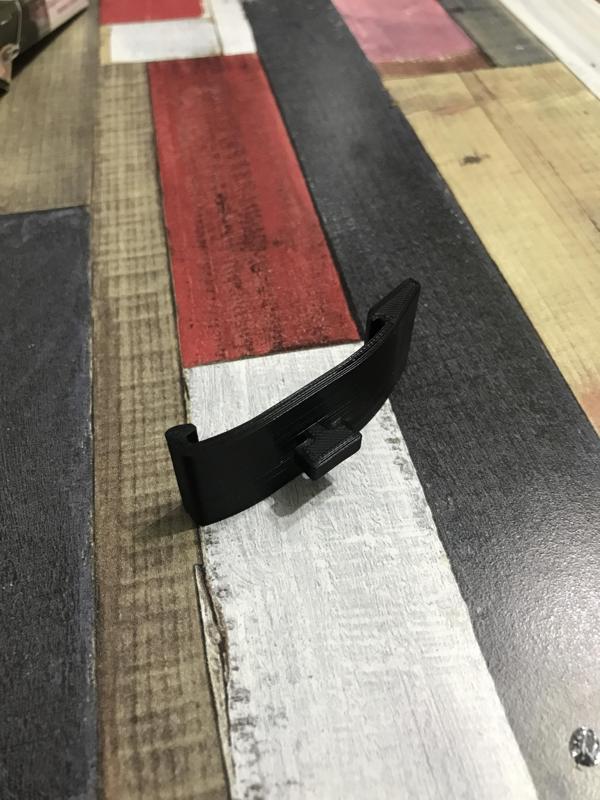 ROLLER BLIND CORNICE APPARATUS