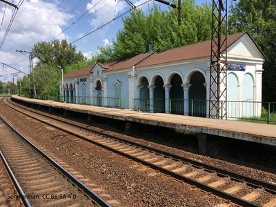 Commuter platform pavilion