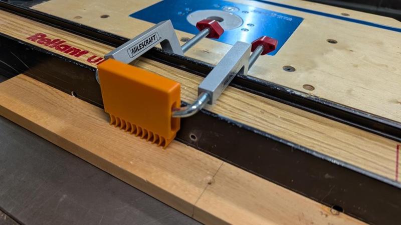 Small saw fence feather board