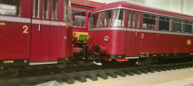 Piko Schienenbus bei Wagen
