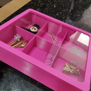 Square jewelry box with glass