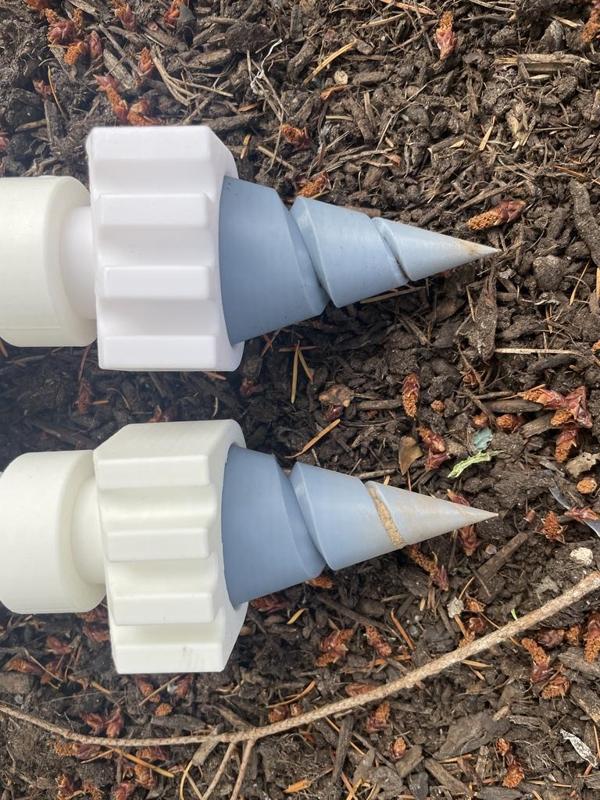 Foot pegs for mega Lego-like skeleton