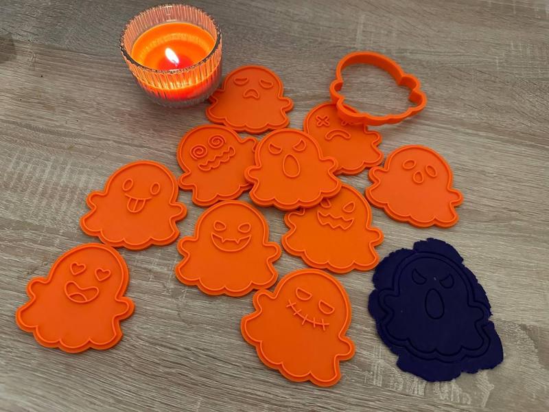 Halloween spooky ghosts cookie cutter / stamp