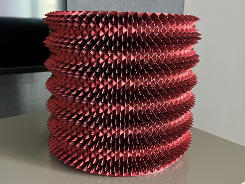 Dragon Style Spiral Luxury Vase