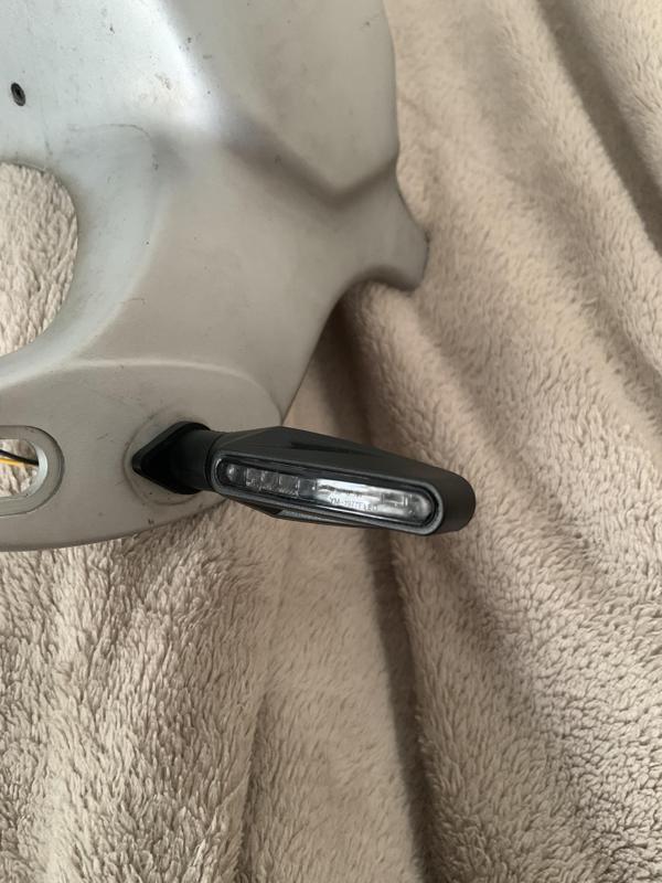 Adapter for R1100R indicators