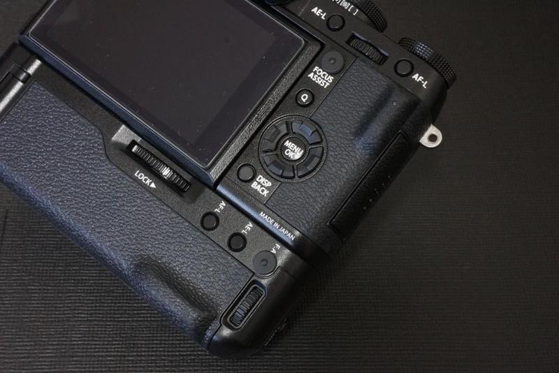 Make it easy to push the button of FUJIFILM X-T1