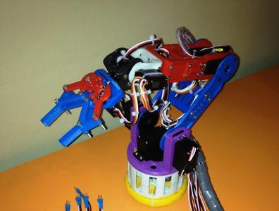 Robotic arm with 6 DOF