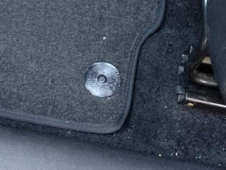 Carpet fastener - Peugeot 208