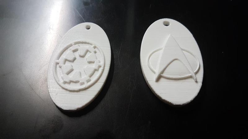 Can't-choose-a-side nerd keychain