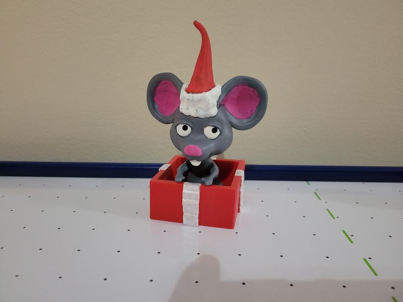 Christmas mouse with present box