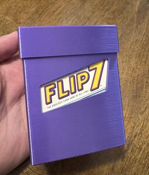 Flip 7 compact box