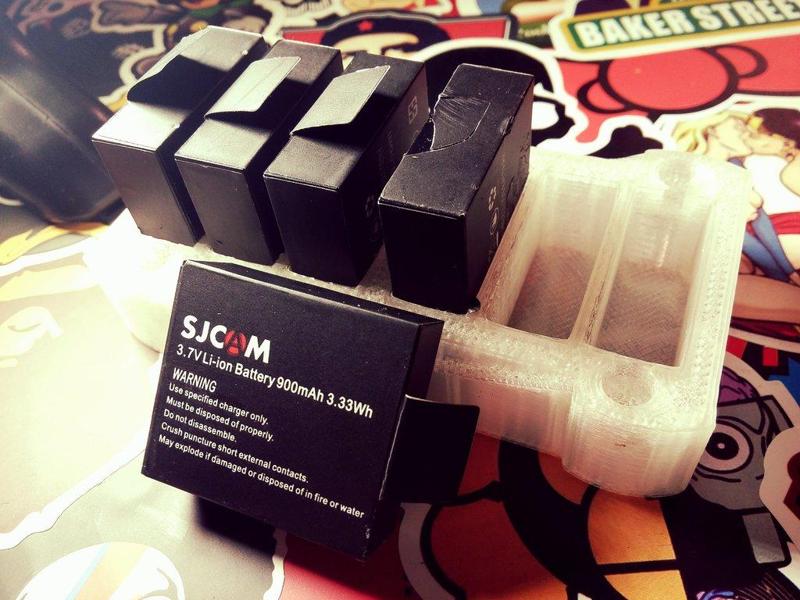 Universal / SJCAM / Andoer / Chinaclone Action Cam Accu Box for 6 Accus with Magnet Lid Lock