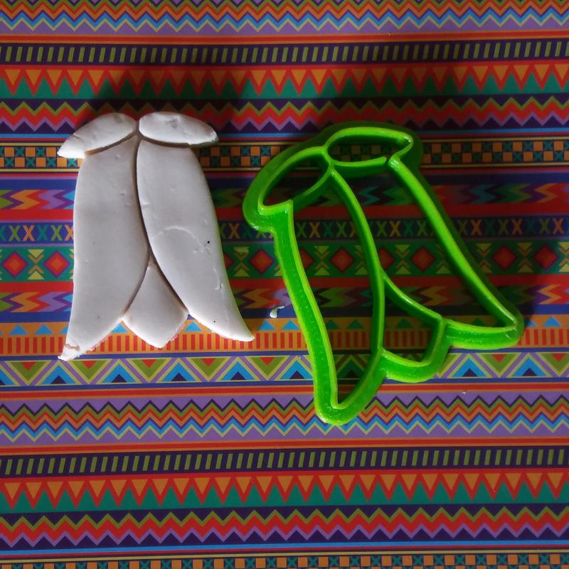 Cortador para fondant copihue, 5 cm.