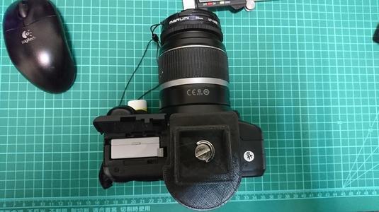 Tripod quick release with battery access