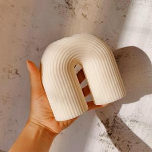 U-Shape Ribbed Curl Pillar