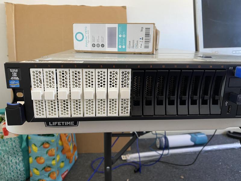 IBM x3650 Disk Caddy - Screwless with handle