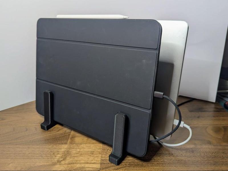 Combined iPad and Macbook Stand