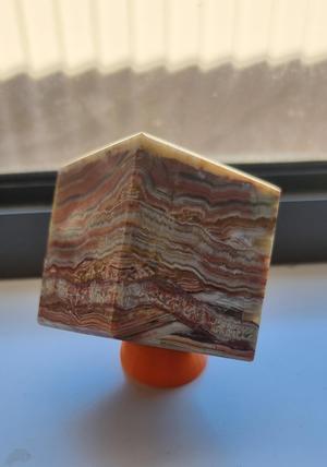 angled cube holder (for cut stones/minerals)