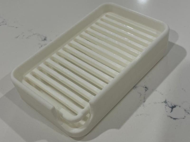 Soap dish with removeable grid