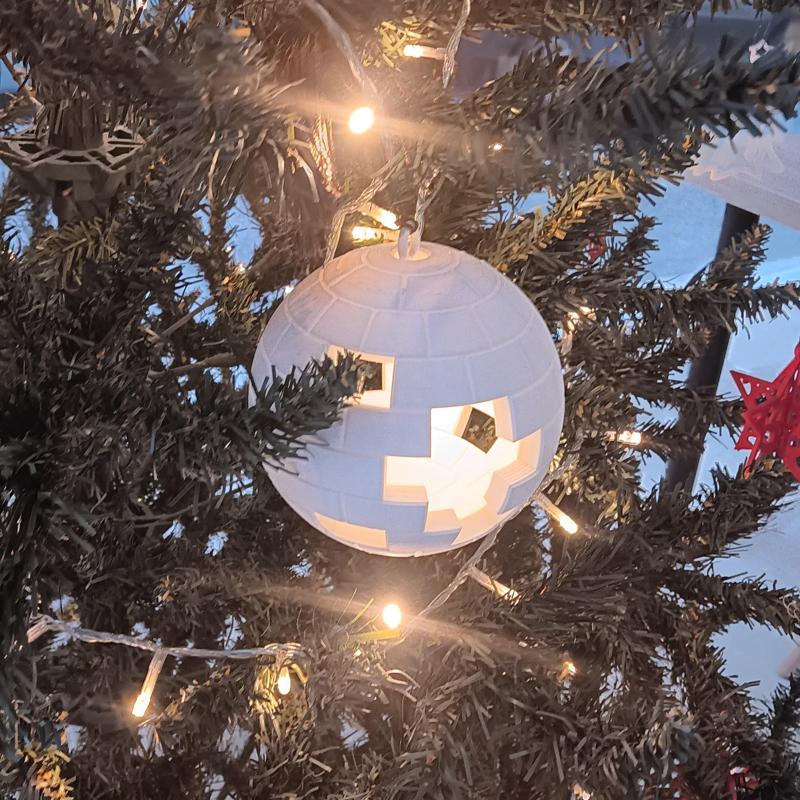 Igloo-Inspired Christmas ball