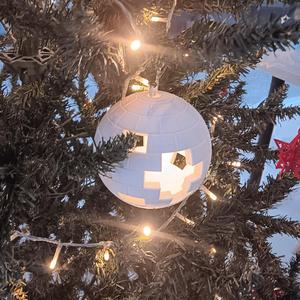 Igloo-Inspired Christmas ball