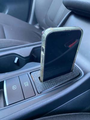 Tucson manual 2022_Phone holder