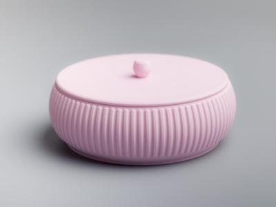Stackable tray with lid.