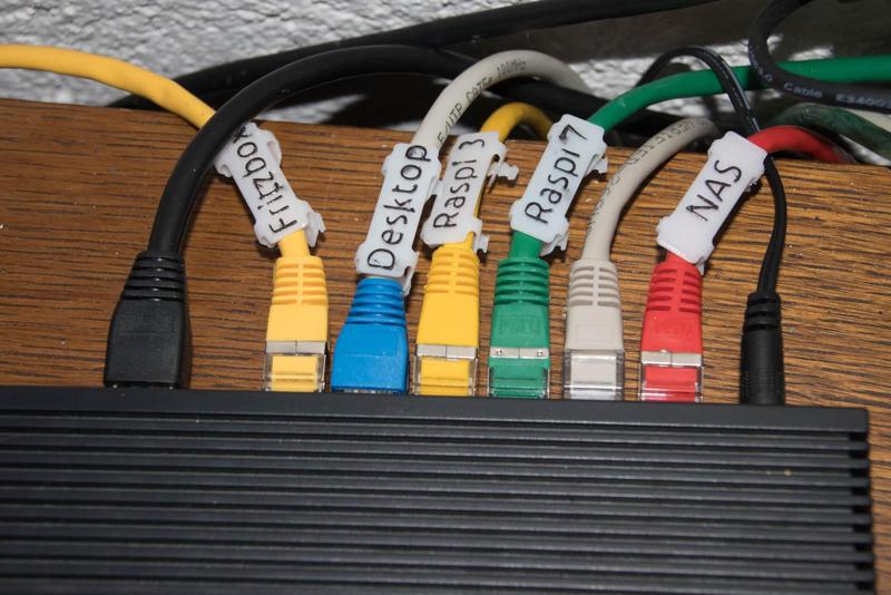 Tags for network- or powerline cables
