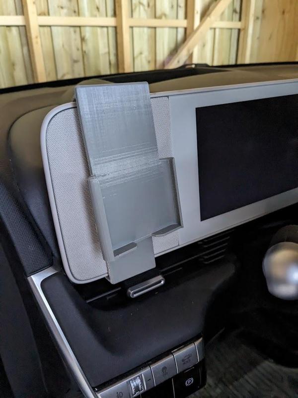 Hyundai Ioniq 5 mobile phone mount.