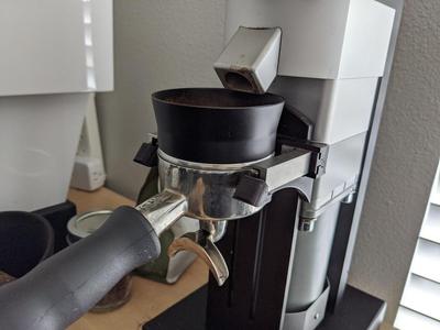 Monolith grinder portafilter clip