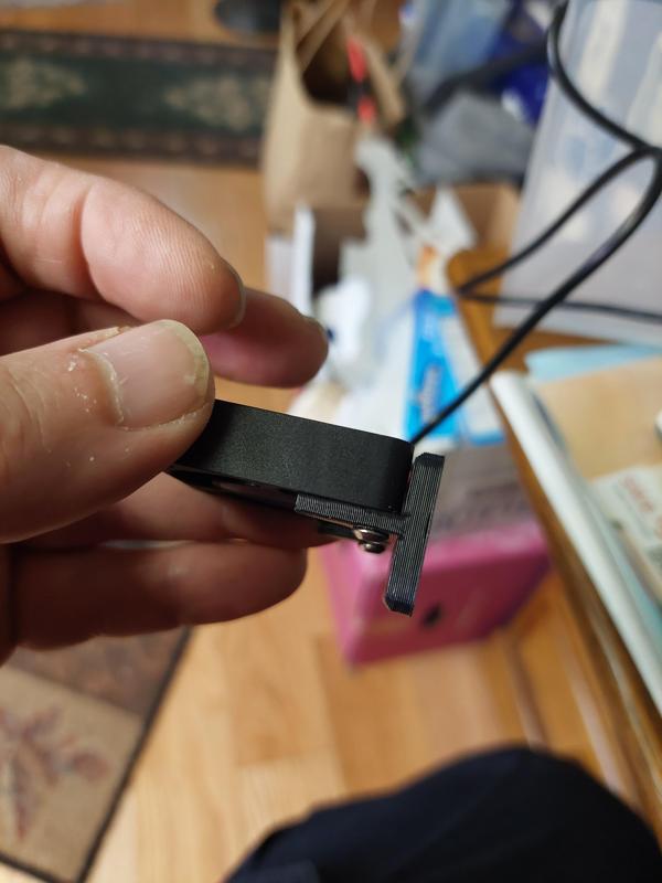 Side mount for 40 mm fan in dry box