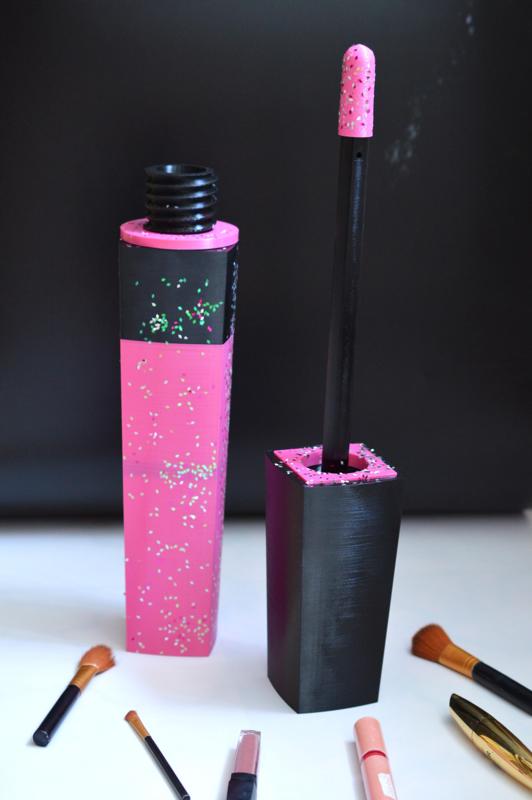 Lip gloss - big version prop