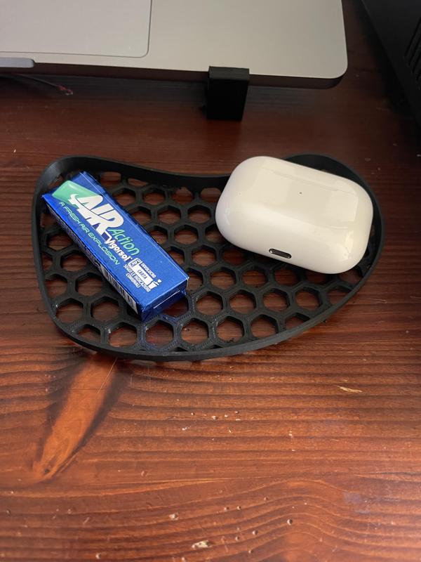 Simple honeycomb catchall tray