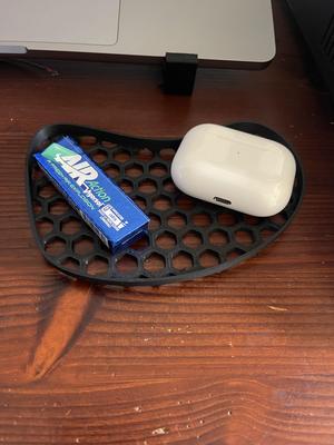 Simple honeycomb catchall tray