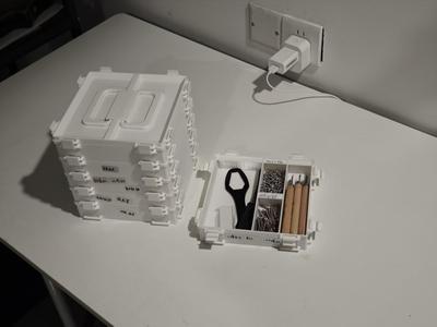Storage box (assembly does not require screws)