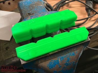 Magnetic protective jaws for a 120mm vice