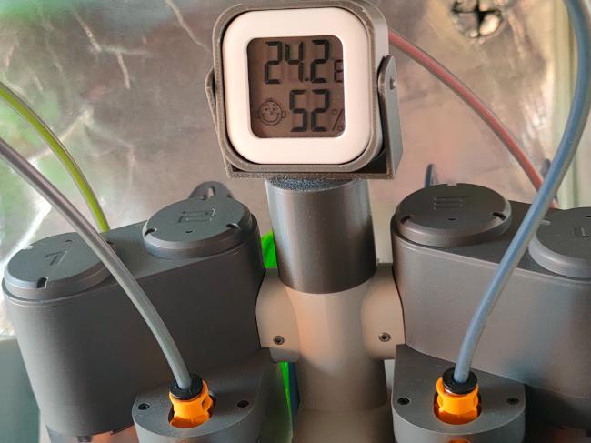 Hygrometer holder for AMS