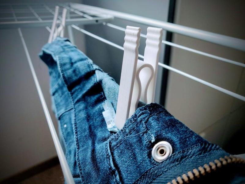 Springless clothespin