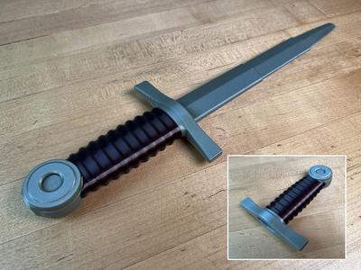 Collapsing Dagger with Replaceable Blade