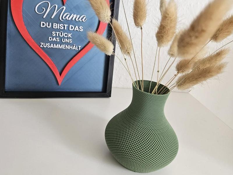 Elegant Decorative Vase with Fine Texture